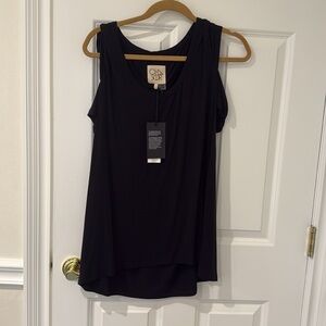 Chaser Top  / tee L NWT black  L with open shoulder host pick